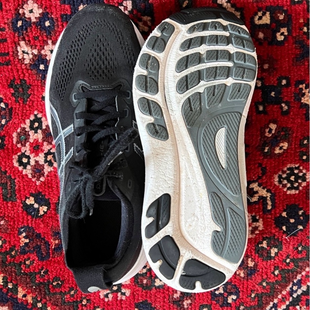 Asics Mens Black with White detail athletic sneakers, Mens 10 1/2 - Picture 2 of 3